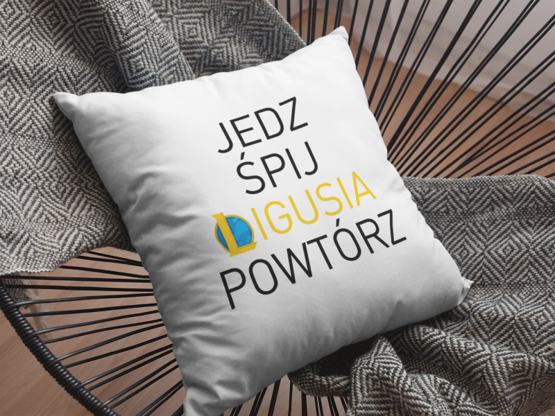pillow-mockup-lying-on-an-acapulco-chair-a15177.png